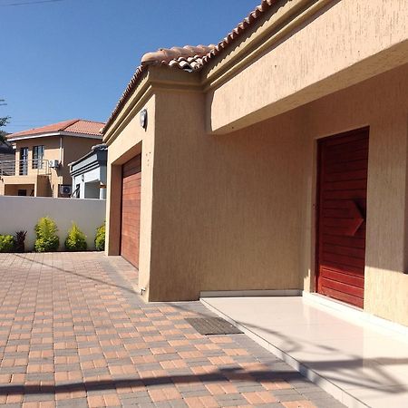 Sapphire Court Bed and Breakfast Gaborone Exteriör bild