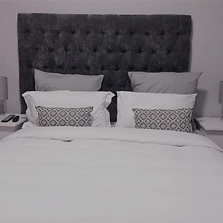 Sapphire Court Bed and Breakfast Gaborone Exteriör bild