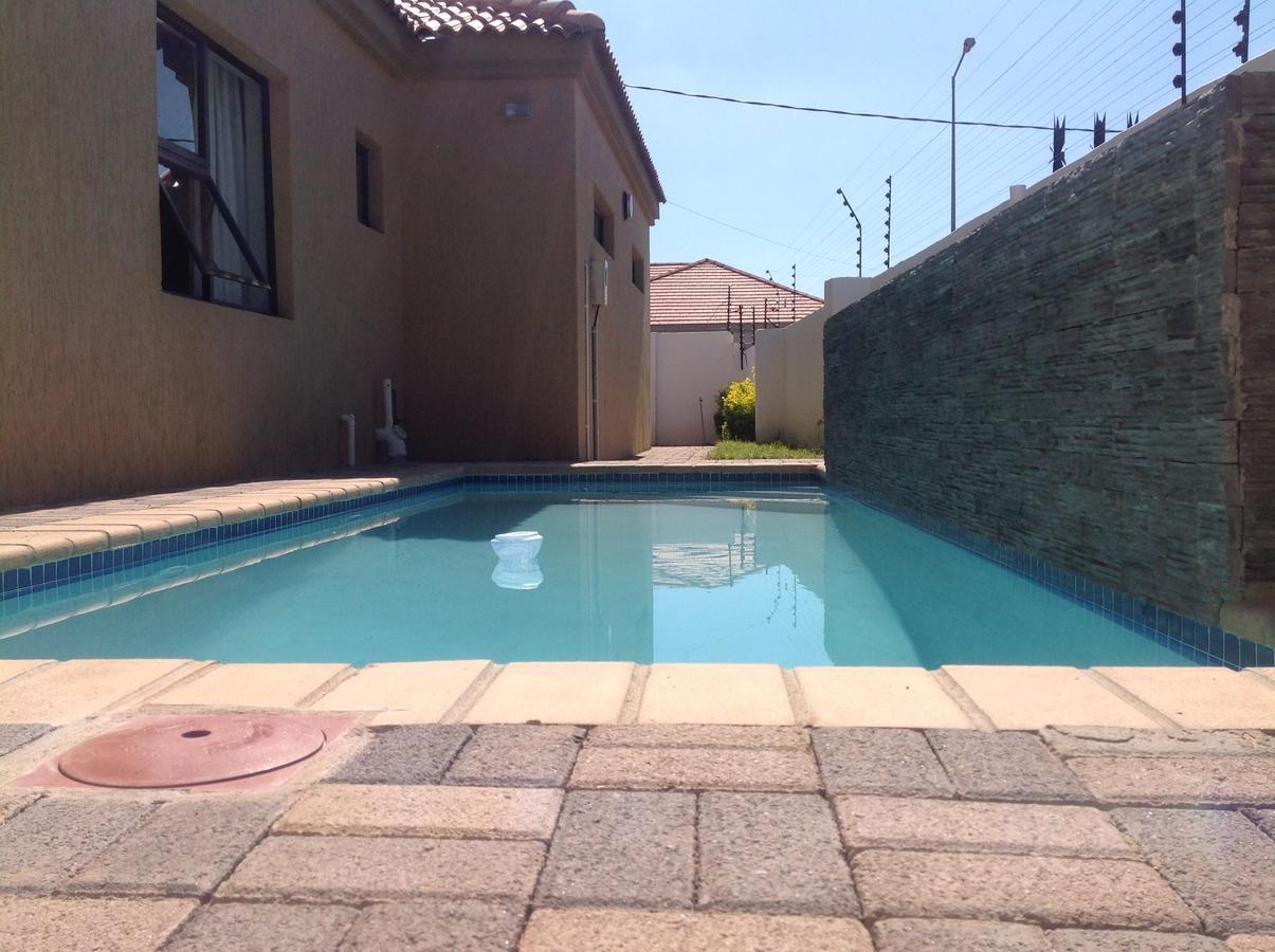 Sapphire Court Bed and Breakfast Gaborone Exteriör bild